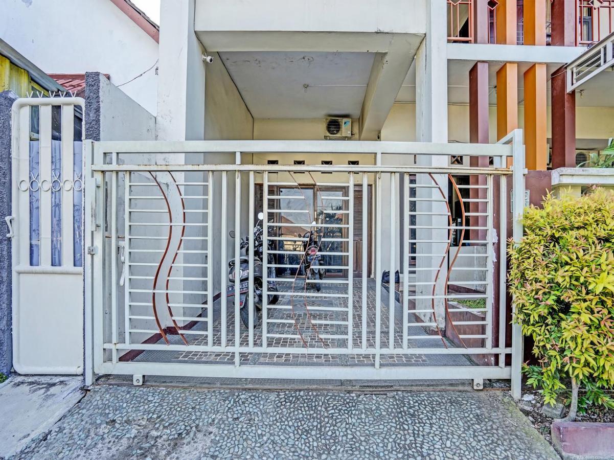 Oyo 91587 Griya Buah De5 Syariah Hotel Сидоарджо Екстериор снимка