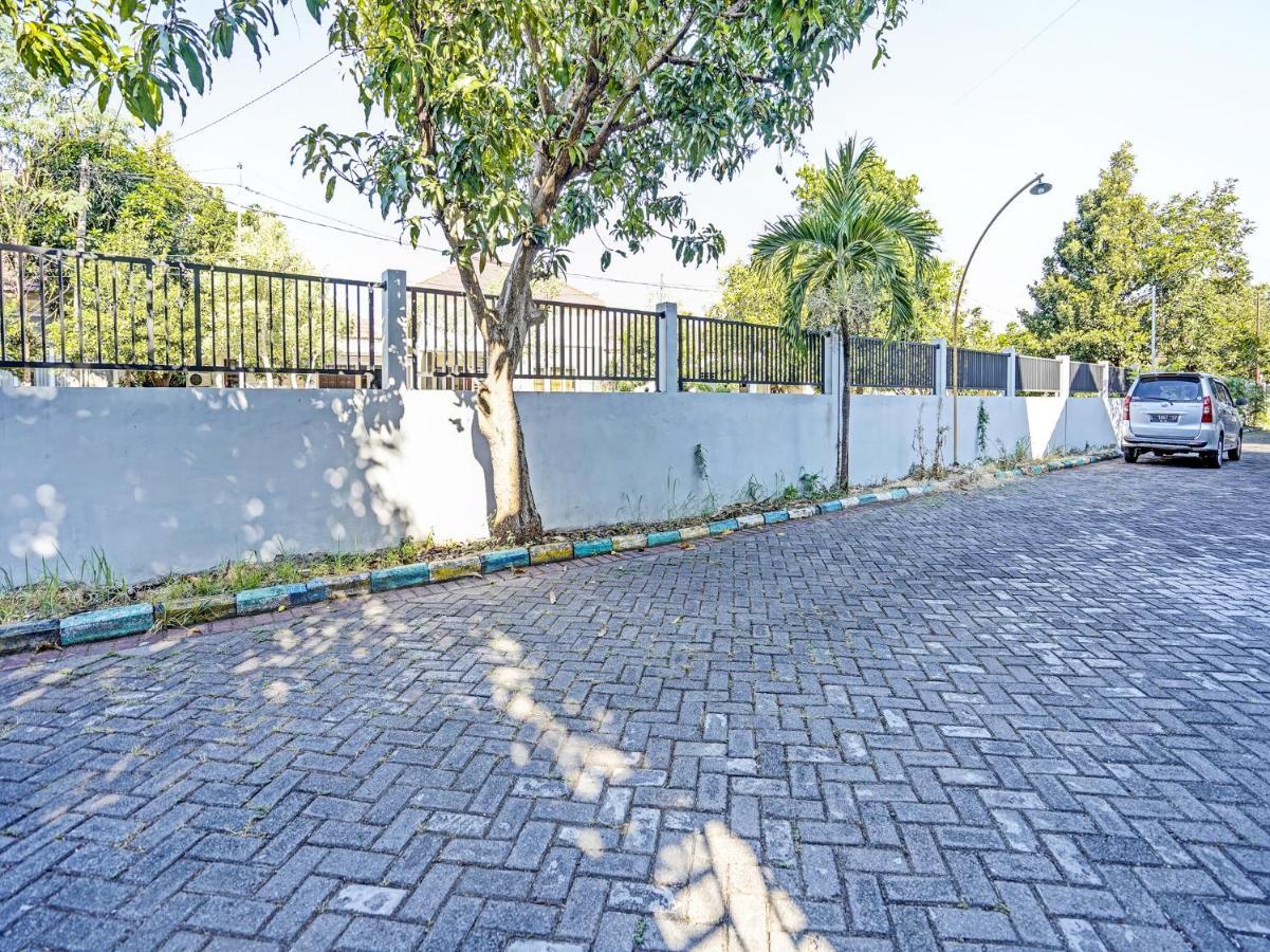 Oyo 91587 Griya Buah De5 Syariah Hotel Сидоарджо Екстериор снимка